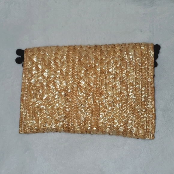 Shiraleah Chicago Woven Straw Clutch - Picture 7 of 8